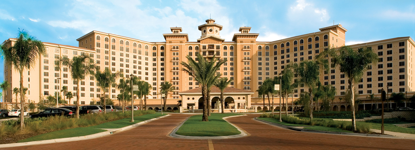 Rosen Shingle Creek Exterior with Driveway